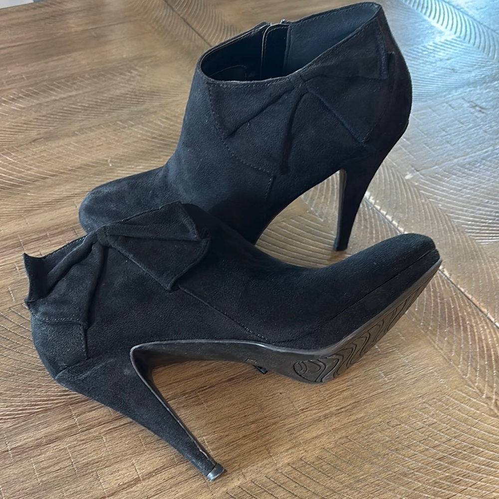 Elegant Black Ankle Boots size 8.5